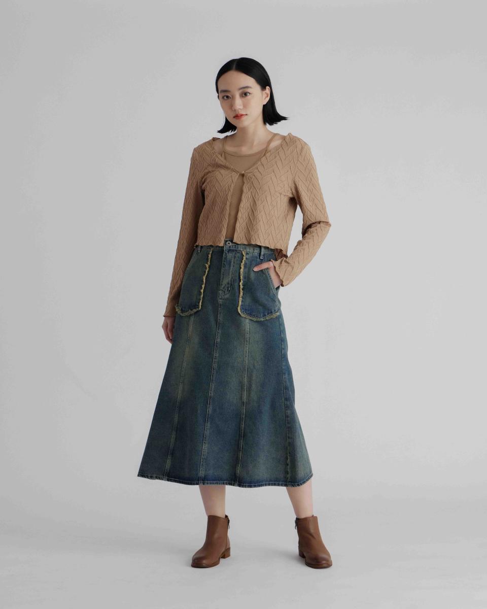 Jacquard Cardigan Twin Set (米白/淺啡2色選擇) $299 Frayed Denim Mermaid Skirt (深藍/淺藍2色選擇) $599