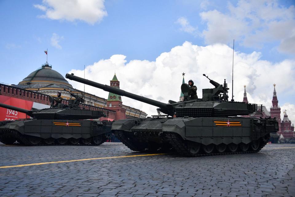 t 90m tanks on parade in moscow