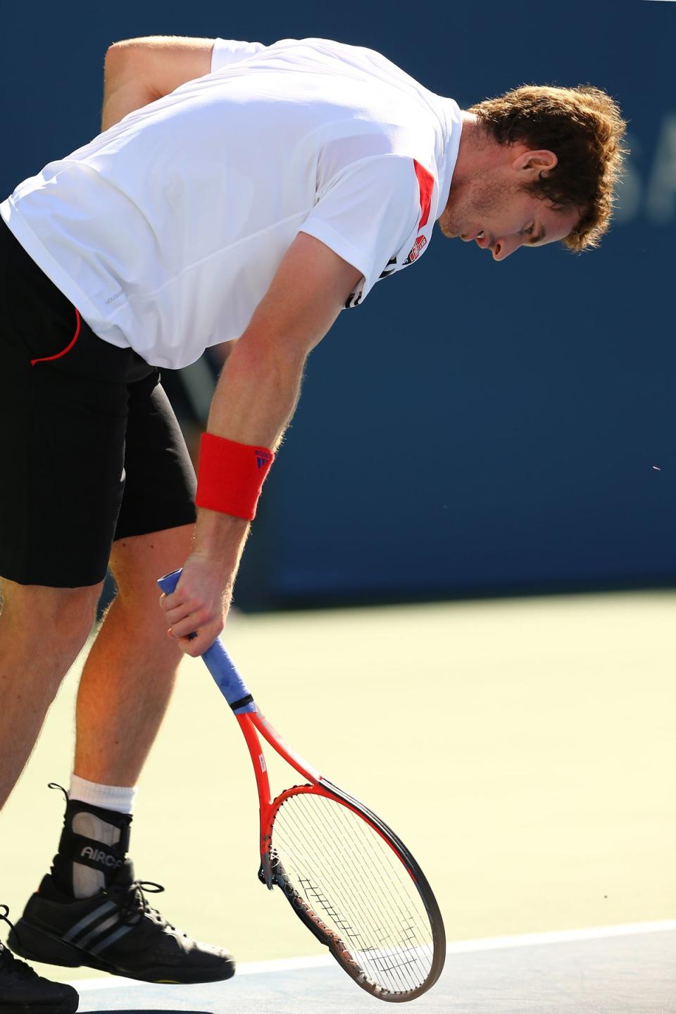 andy murray breaks racket