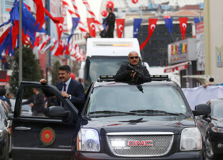 The convoy of Turkish President Tayyip Erdogan leaves following a ceremony in Istanbul, Turkey, March 26, 2017. REUTERS/Murad Sezer