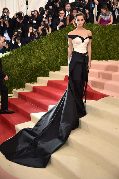<p>We all love fashion forward Emma Watson’s style. We mean, the girl can even pull off a dress over trousers which is no easy task. <i>[Photo: Getty]</i></p>