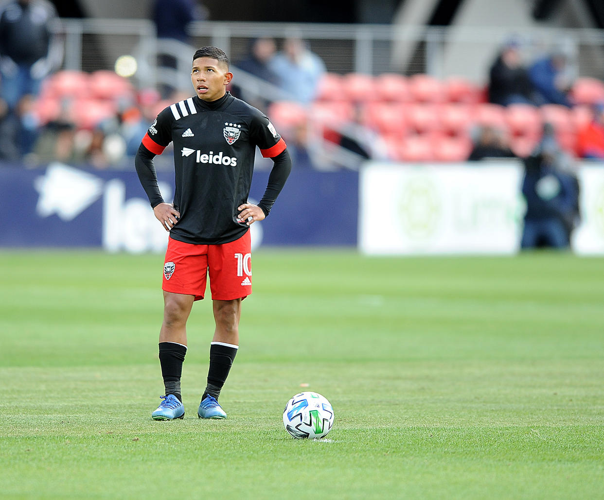 Sunday's match between Edison Flores' D.C. United and Toronto FC was postponed after an unidentified player returned an "unconfirmed positive" COVID-19 test. (Jose Argueta/Getty Images)