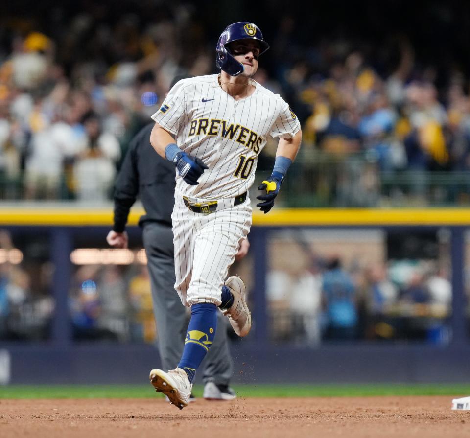 Brewers rightfielder Sal Frelick rounds the bases after a solo home run in the seventh inning of Game 3 of National League wild-card series against the New York Mets on Thursday.