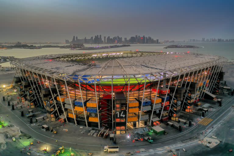 El número 974 es el prefijo internacional de Qatar, y coincide con la cantidad de contenedores usados para construir el estadio desmontable del mundial.