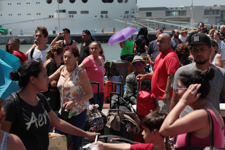 (FOTOS) Crucero de lujo rescata a miles de personas en Puerto Rico y otras islas del Caribe