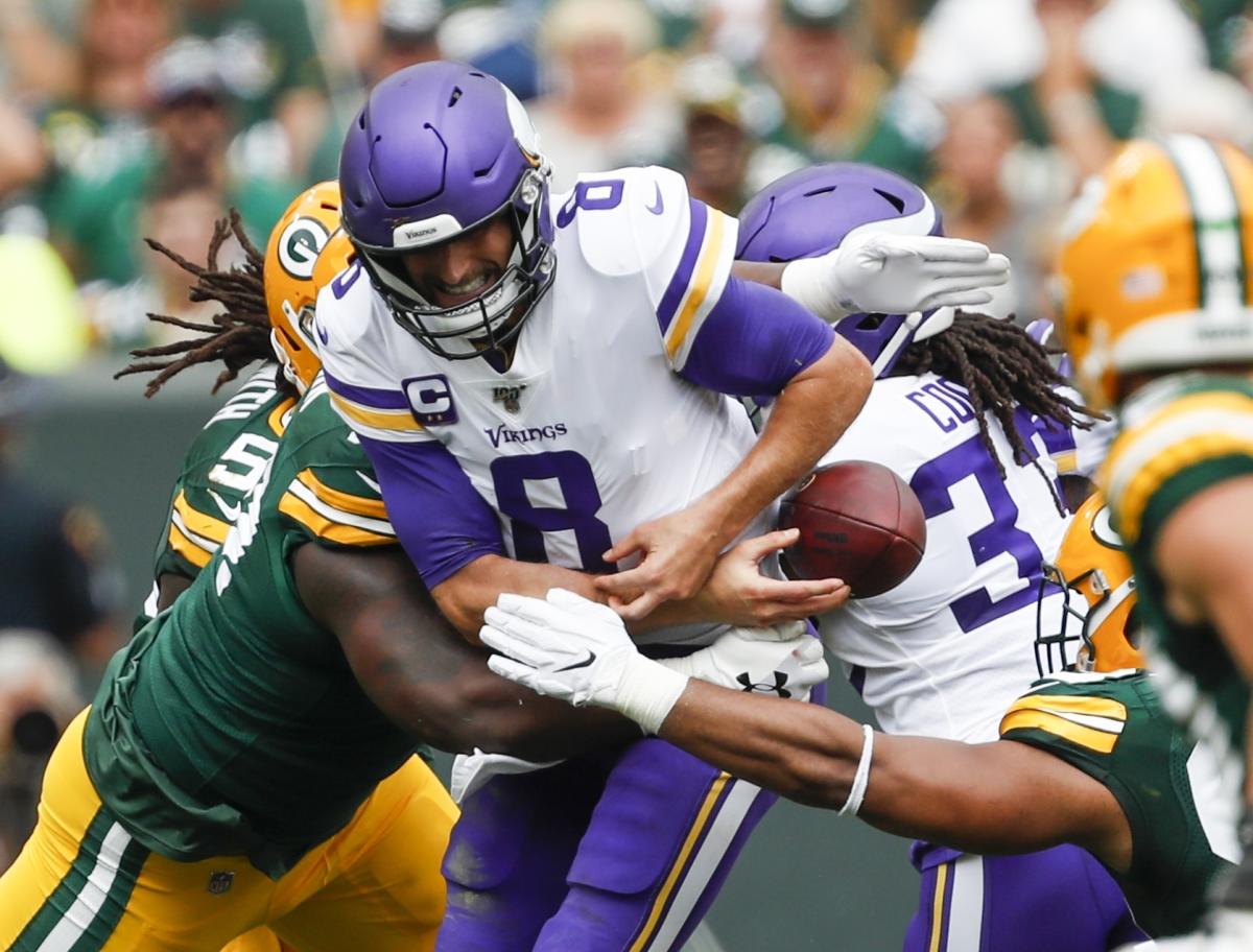 MINNEAPOLIS, MN - SEPTEMBER 11: Minnesota Vikings quarterback Kirk Cousins  (8) looks to pass during an NFL game between the Minnesota Vikings and  Green Bay Packers on September 11, 2022 at U.S.