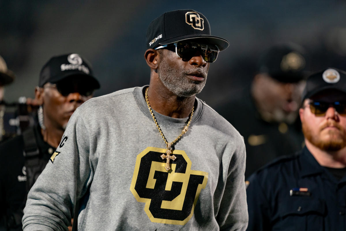 Deion Sanders again expresses his displeasure with late kickoffs: “How stupid is that?”