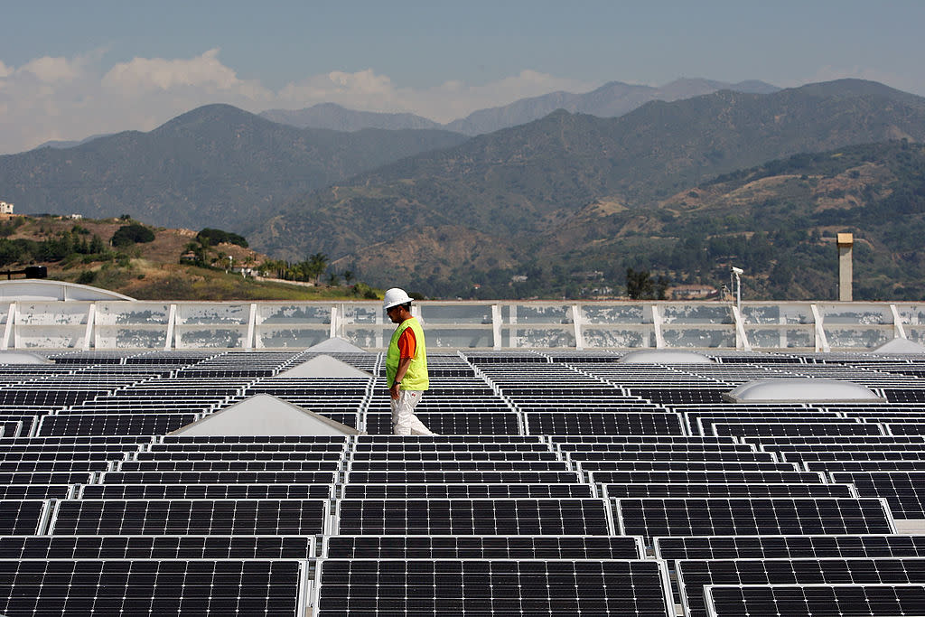 Schwarzenegger Tours Solar Panel Roof Of A Sam's Club