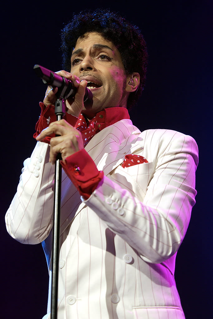 Prince performing at Melbourne Park, Melbourne - Australia, October 21, 2003.