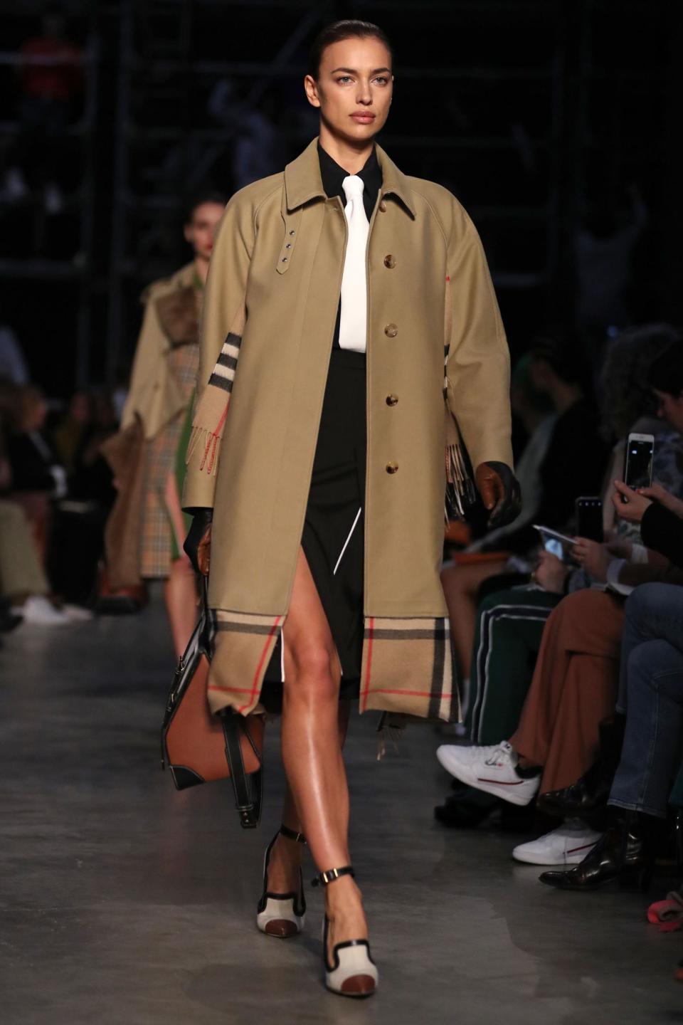 Irina Shayk once again took to the Burberry catwalk (AFP/Getty Images)