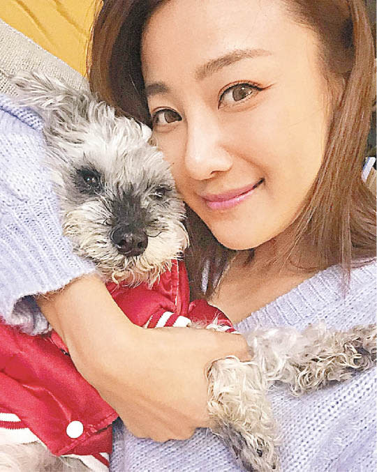 朱智賢分享與愛犬的合照，籲網民珍惜所有。