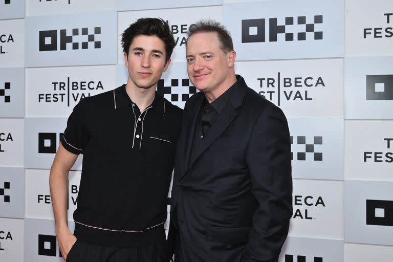 Brendan Fraser acudió a la gran apertura del Festival de Tribeca junto a su hijo Holden Fletcher Fraser