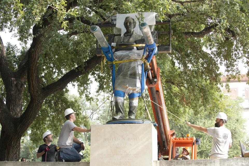 A 1933 statue of Confederate leader Jefferson Davis is removed from the University of Texas campus to be placed in a university museum, 2015. <a href="https://www.gettyimages.com/detail/news-photo/statue-of-confederate-leader-jefferson-davis-is-removed-news-photo/539558538?adppopup=true" rel="nofollow noopener" target="_blank" data-ylk="slk:Robert Daemmrich Photography Inc/Corbis via Getty Images;elm:context_link;itc:0;sec:content-canvas" class="link ">Robert Daemmrich Photography Inc/Corbis via Getty Images</a>