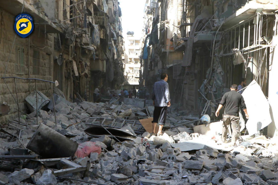 Warplanes pound Aleppo