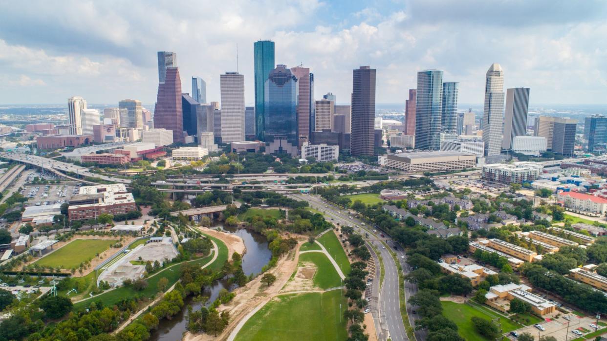  Houston skyline. 