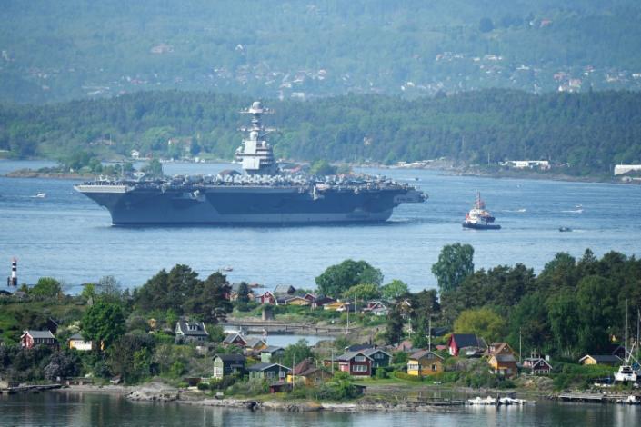 ناو هواپیمابر USS Gerald R. Ford 337 متری (1106 فوت) نیروی دریایی ایالات متحده در آبدره اسلو روز چهارشنبه