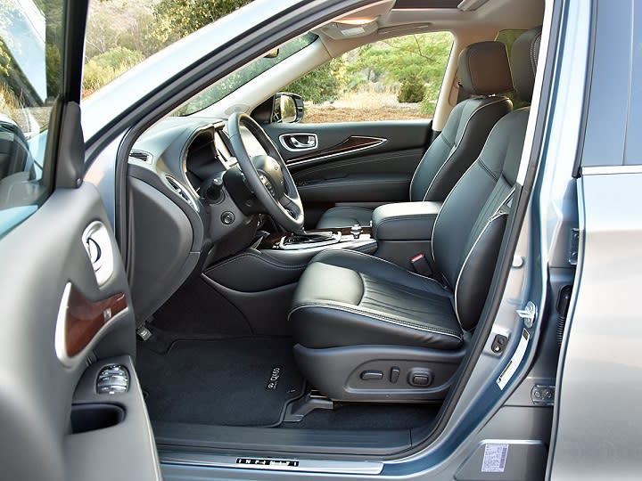 2016 Infiniti QX60 front seat photo