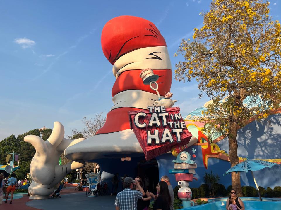 exterior shot of the cat in the hat ride at universal