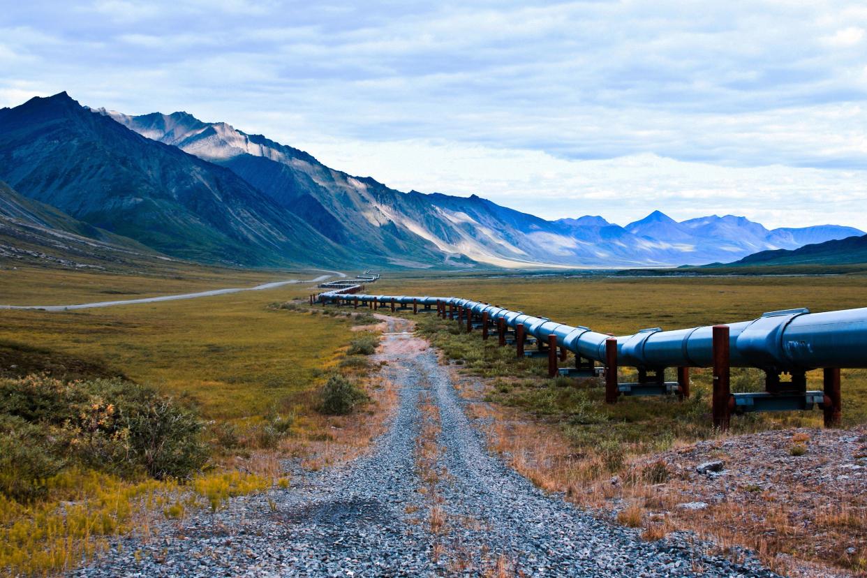 Trans-Alaska pipeline, James W. Dalton Highway
