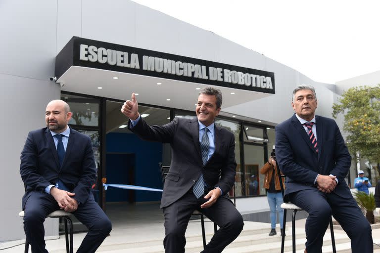 Sergio Massa junto a Pablo Mirolo y Roger Nediani en La Banda