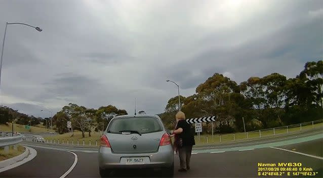 Good deed done, the elderly lady returns to her car. Source: Dash Cam Owners Australia/Facebook