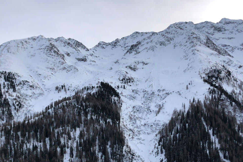 Bei einem Lawinenabgang in Tirol in Österreich ist ein Mann aus Deutschland gestorben. (Bild: dpa)