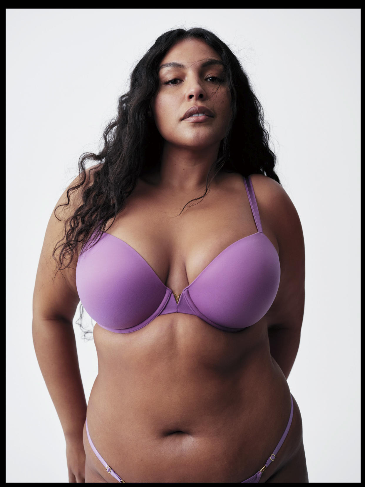 En una fotografía sin fecha de Victoria's Secret, Paloma Elsesser en la nueva campaña publicitaria de Victoria's Secret. (Victoria's Secret vía The New York Times)