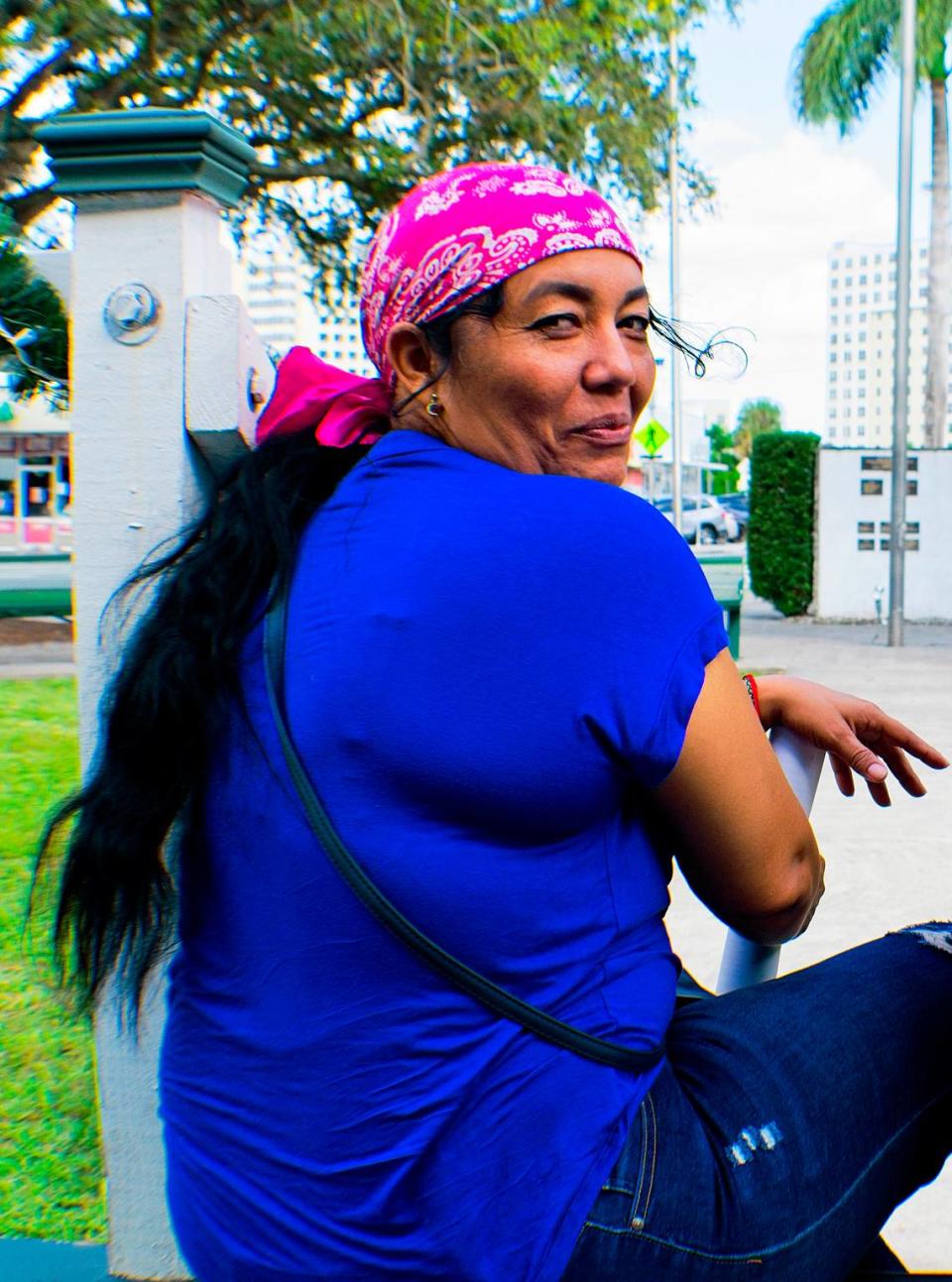 Wendy Cruz-Palma y su hija Jullianne abandonaron Honduras en 2019 y se instalaron en Miami Springs, en donde esperaban encontrar una mejor forma de vida. Foto de Julian Davis/FIU.