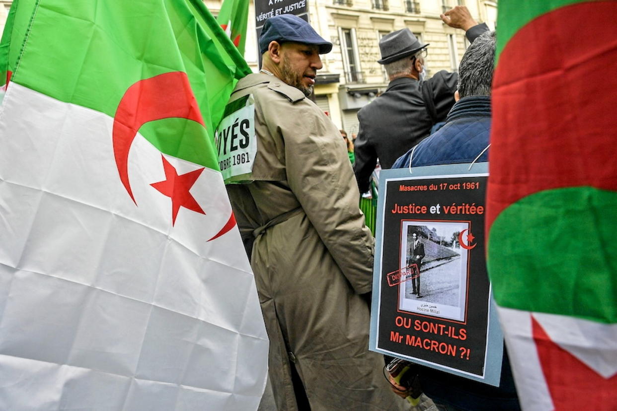 Marche commemorative à Paris le 17 octobre 2021, pour rendre hommage aux Algeriens tues par la police parisienne lors d une manifestation, dans la nuit du 17 octobre 1961.  - Credit:ISA HARSIN/SIPA / SIPA