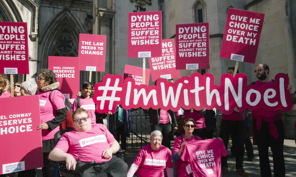 Campaigners from Dignity In Dying protest outside the Royal Courts on 1 May 2018