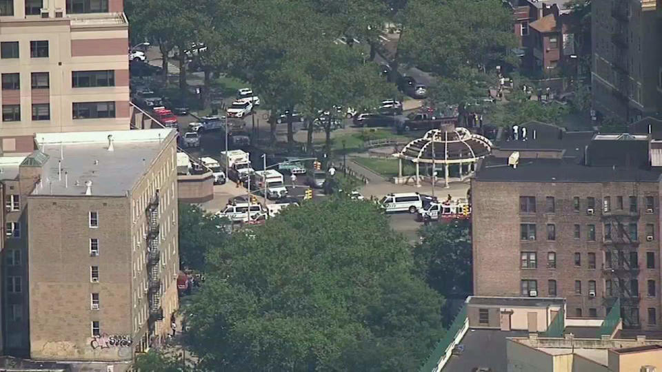 <p>One victim dead in Bronx hospital shooting; gunman also dead. (WABC-TV) </p>