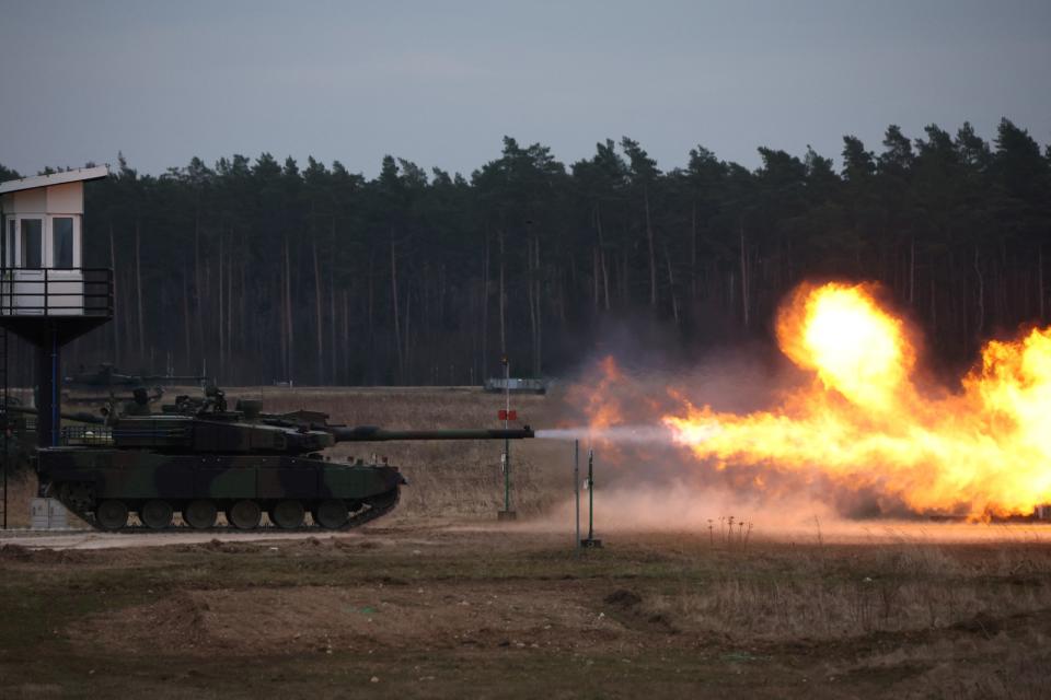 2023年3月30日，南韓軍售給波蘭的K2主力戰車首批交貨後在波蘭奧日什（Orzysz）附近演習。路透社