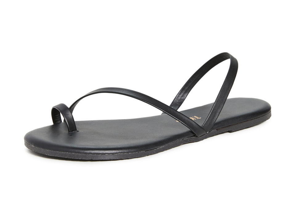 black sandals, flat, thin strap, tkees