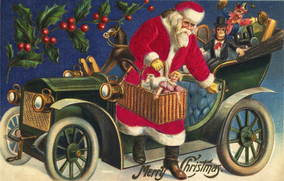 Eine alte Postkarte von 1910 zeigt Santa Claus in einem Auto auf Schnee (Bild: Transcendental Graphics/Getty Images)