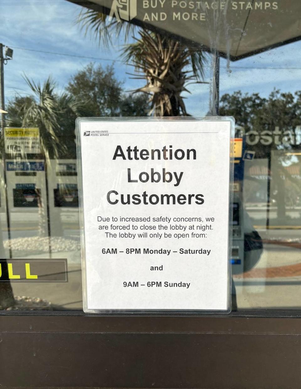 The sign posted at the USPS office announces that the lobby at its 505 N. Kings Highway location will no longer be open 24 hours because of “safety concerns.” Jan. 10, 2023