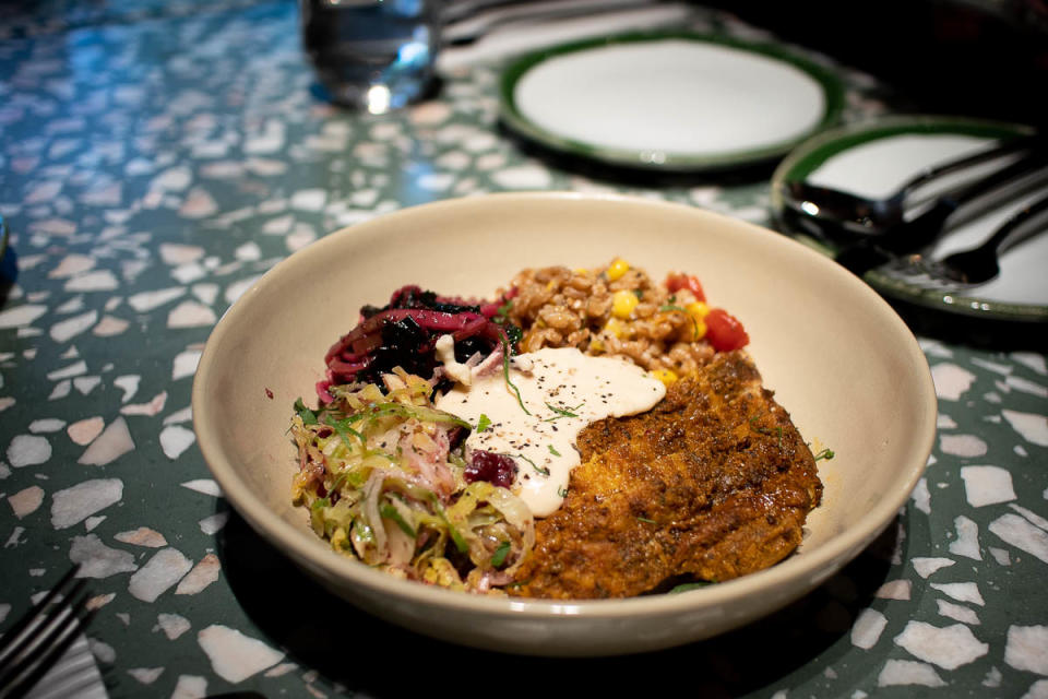 Green & Grains Bowl (PHOTO: Zat Astha/Yahoo Lifestyle SEA)