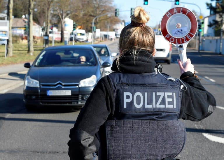 Ein 40-Jähriger soll im niedersächsischen Göttingen fast hundert Autos zerkratzt und damit einen Schaden von mehreren hunderttausend Euro verursacht haben. Nach Polizeiangaben wurde er durch Videos einer privaten Überwachungskamera identifiziert. (JEAN-CHRISTOPHE VERHAEGEN)