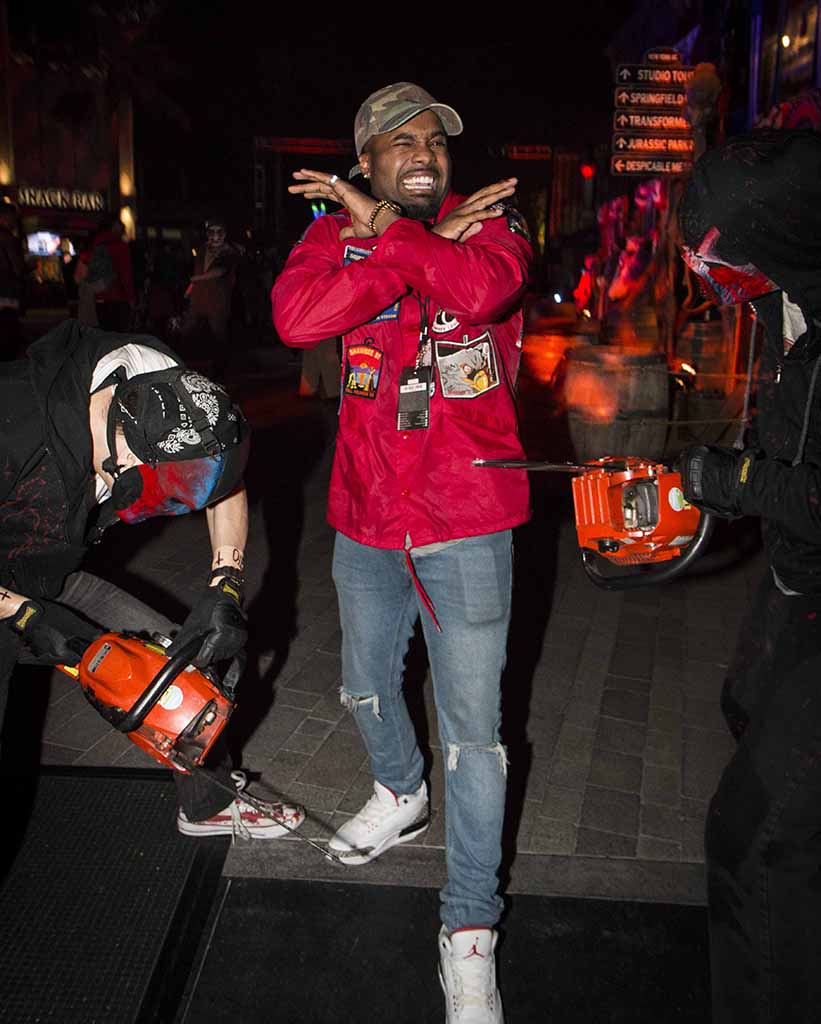 <p>Sterling Brim, co-host of MTV’s <i>Ridiculousness</i>, isn’t afraid of a couple of guys with … chainsaws! (Photo: Nate Weber/Universal Studios Hollywood) </p>