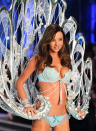 <p>Das australische Model Miranda Kerr – ehemals mit Orlando Bloom verheiratet – wurde 2011 als Model für den Fantasy Bra ausgewählt. Der „Treasure“ Fantasy Bra bestach durch rund 3.400 Edelsteine und war 2,1 Millionen Euro wert. <em>[Bild: Getty]</em> </p>