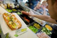 Gleiches gilt für Sandwiches: Subway positioniert sich als gesunde Alternative zum klassischen Fast Food. In Deutschland wächst der Konzern wieder, 2015 um zwölf Millionen Euro auf einen Jahresumsatz von 215 Millionen Euro.