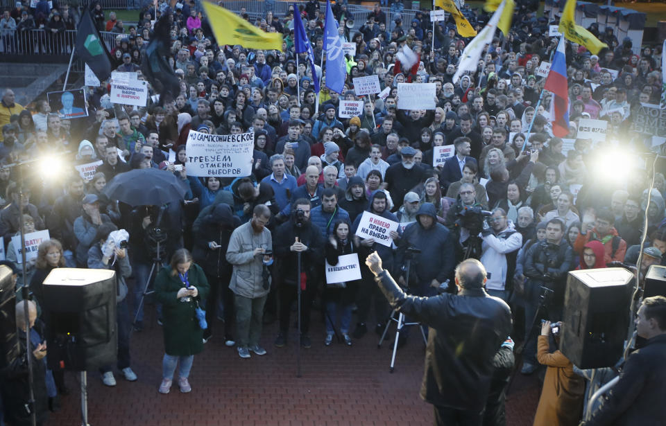 People gather for a meeting against the violations during governor and municipal elections in St.Petersburg, Russia, Tuesday, Sept. 17, 2019. (AP Photo/Dmitri Lovetsky)