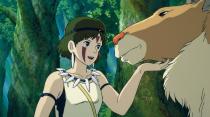 Starke Frauenfiguren und eine bewegende Öko-Botschaft: In keinem Film führt der Japaner Hayao Miyazaki seine wichtigsten Motive so gekonnt zusammen wie in "Prinzessin Mononoke" (1997). Erzählt wird die Geschichte eines jungen Kriegers, der ins Exil geschickt wird, nachdem er aus Versehen den Waldgott getötet hat. Auf seiner Suche nach Erlösung verliebt er sich in die wilde San, die titelgebende Prinzessin. (Bild: Universum)