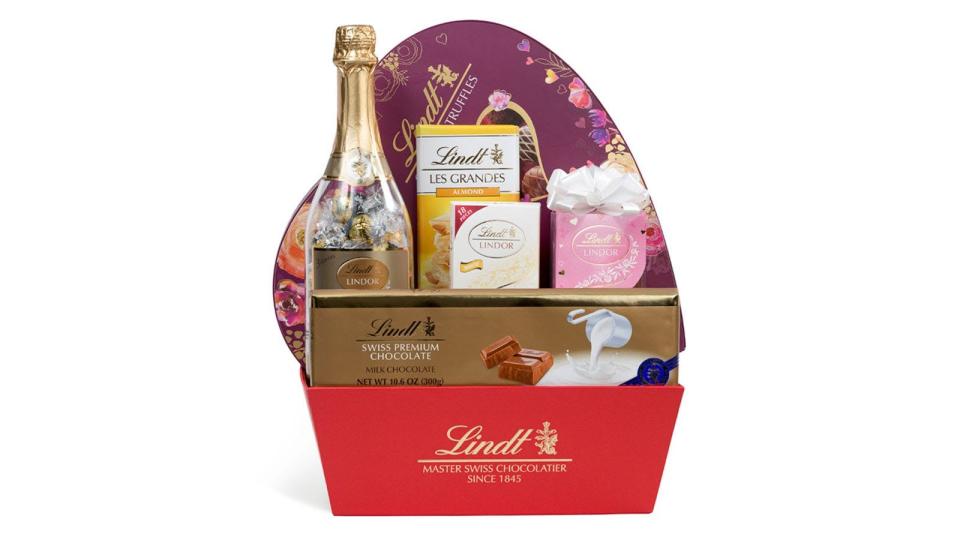 Get this entire basket of deluxe goodies for less than $40.