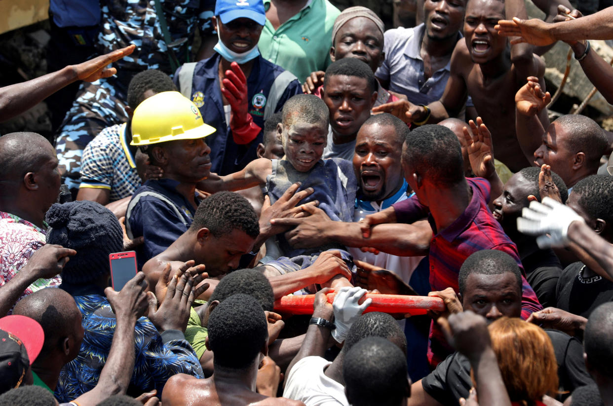 Men carry nine-year-old Ademola Ayanbola, who was rescued at the site of a collapsed building containing a school in&nbsp;Lagos, Nigeria, March 13, 2019. (Photo: Temilade Adelaja/Reuters)