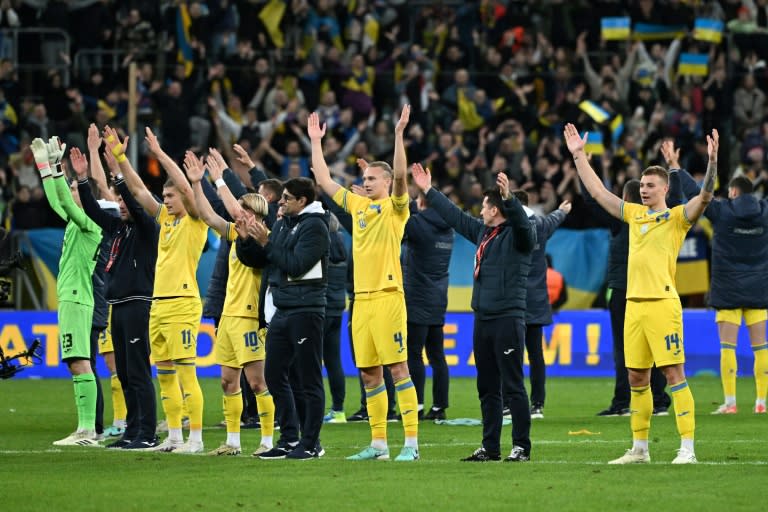 Mudryk sends wartorn Ukraine to Euro 2024 Yahoo Sport