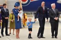 <p>The little prince gave a wave of his own. [Photo: Getty/Pool] </p>