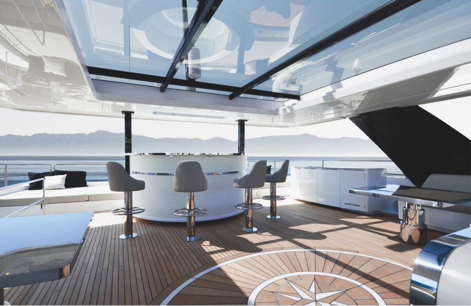 The 80 Sunreef’s superstructure offers infinite options for a bespoke layout and décor. 