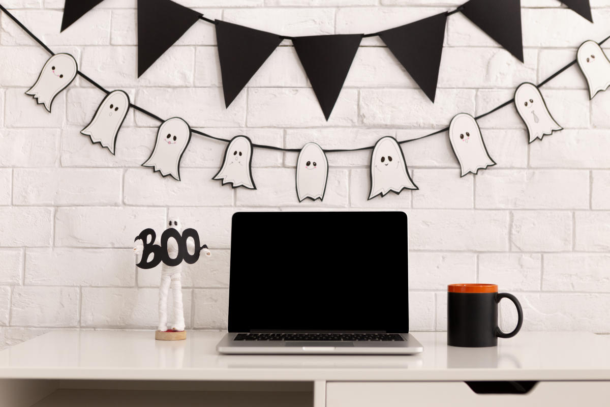 15 Spooky Halloween Decorations for Your Office, Desk, or Cubicle
