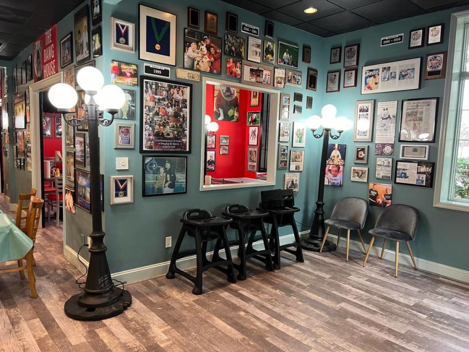 Unlike in its Hilton Head location, the Bluffton Kenny B’s French Quarter Cafe has a separate space for those waiting to place orders or pick-up to-go orders.