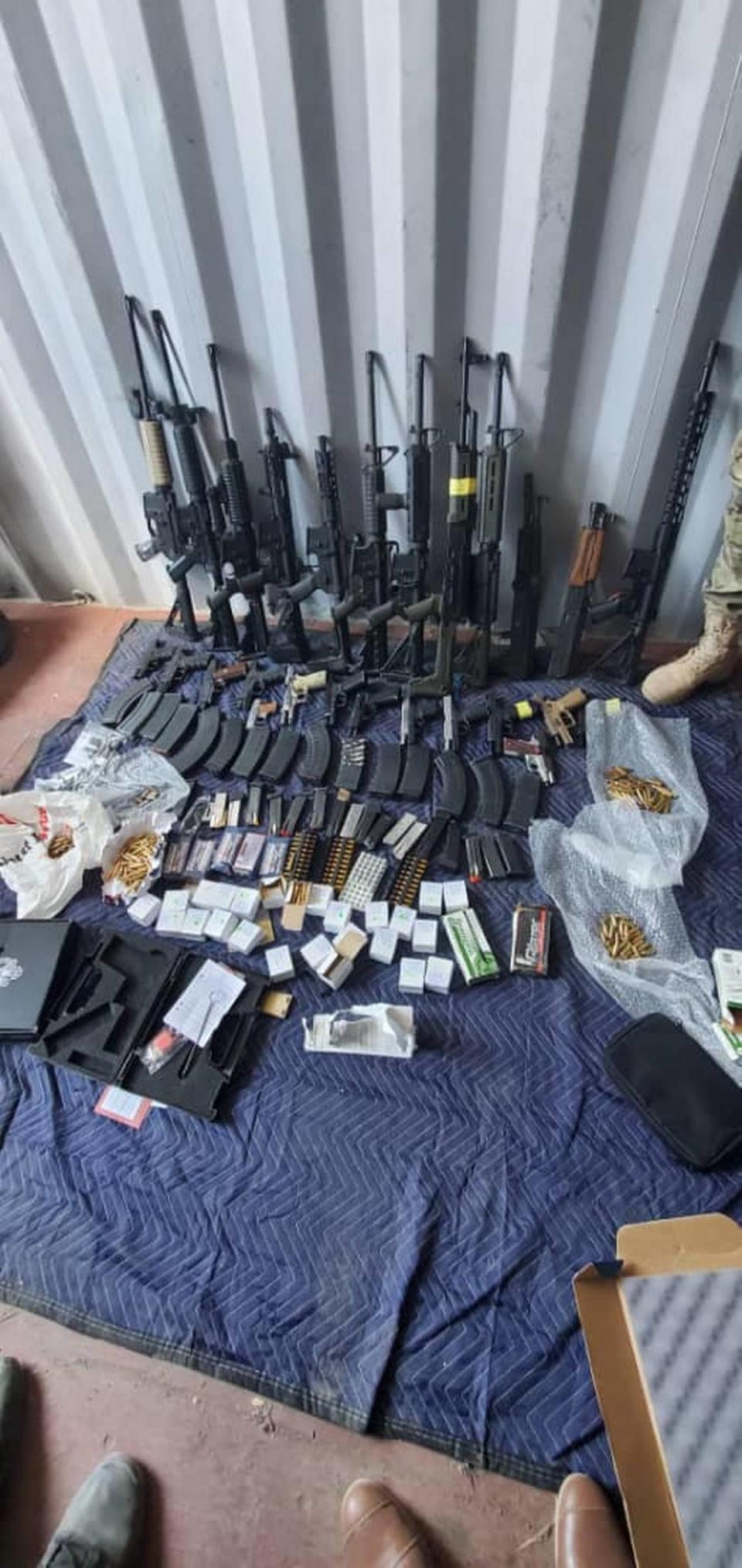 During a joint operation in the city of Cap-Haïtien, Haitian police and customs inspectors discovered a cache of arms in two boxes that arrived in a container from South Florida.